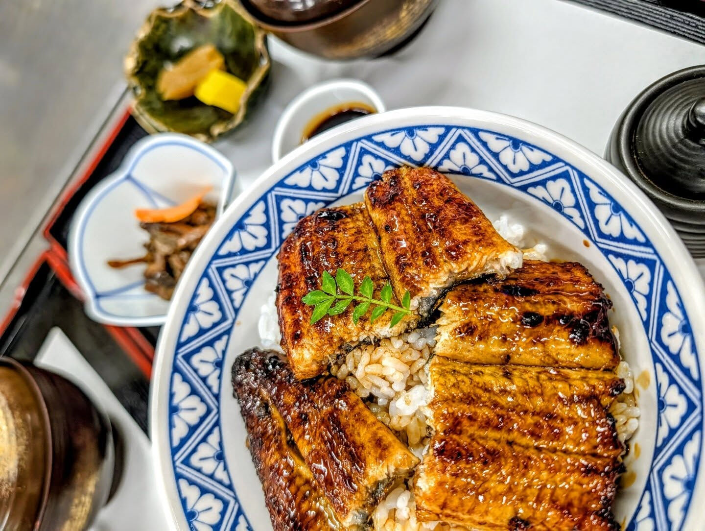 うな丼の魅力を再発見しませんか？当店のうな丼は、選び抜かれた